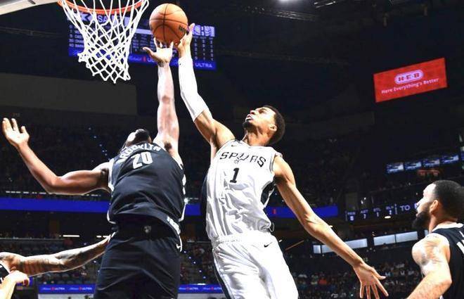 社区盾加时末段走向成谜；底特律活塞豪取连胜；更衣室稳定；年轻球员得到机会的简单介绍