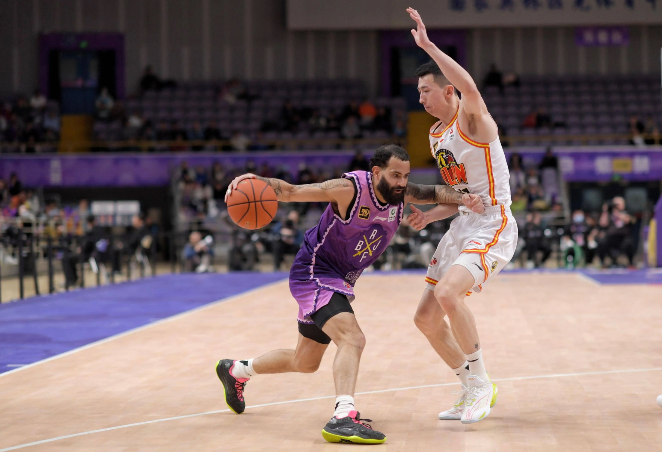 kaiyun赛前里尔备战CBA季后赛，回应争议细节曝光，压力陡增，控场能力受关注的简单介绍